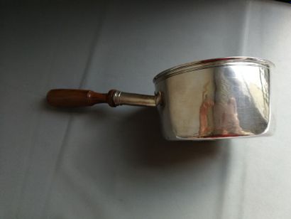 Casserole en argent uni 950 millièmes, le...
