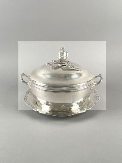 Soupière couverte de forme ronde en argent...