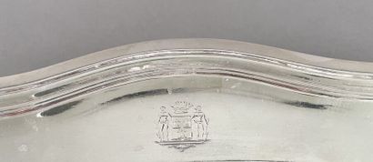 Plat ovale en argent uni modèle filets contours...