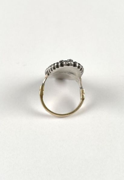 Bague en or jaune 750 millièmes et argent...