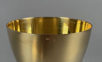 Calice et sa patène en vermeil brossé 950...