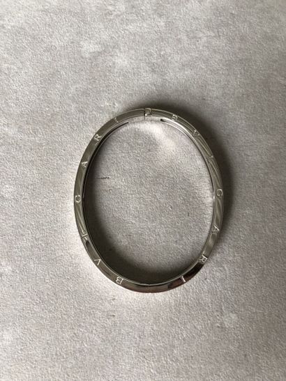 BULGARI
Bracelet rigide et ouvrant en or...