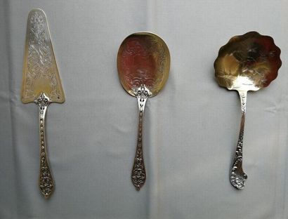 Trois pièces de service (pelle à glace, gâteau...