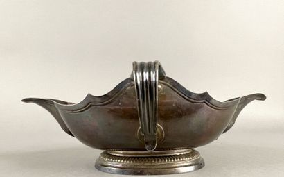 Saucière ovale en argent uni à anses et doubles...