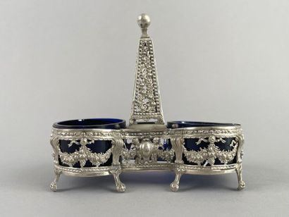Salière double en argent, la prise en forme...