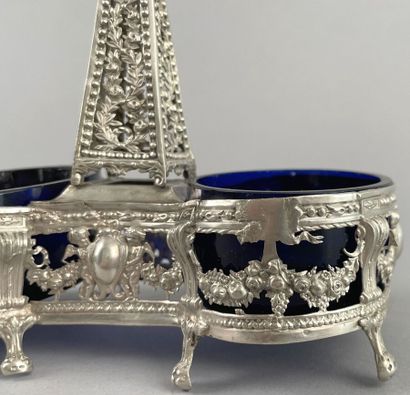 Salière double en argent, la prise en forme...