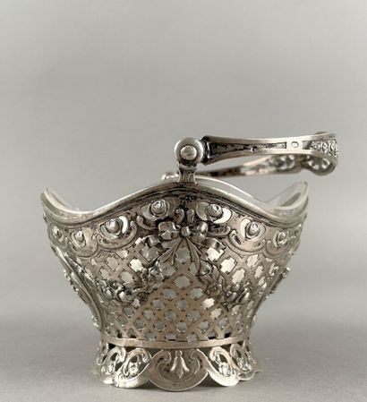Panier ajouré en argent 800 millièmes à décor...