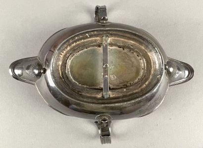 Saucière ovale en argent uni à anses et doubles...
