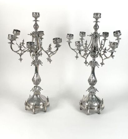 Paire de candélabres à six bras et sept lumières...