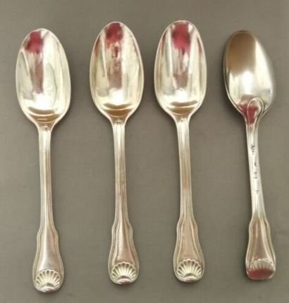 Quatre petites cuillers en argent modèle...