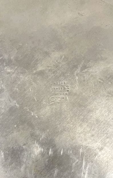 Cinq assiettes de présentation et deux petites...