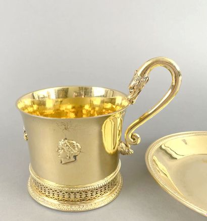 Tasse et sous-tasse en vermeil 950 millièmes...