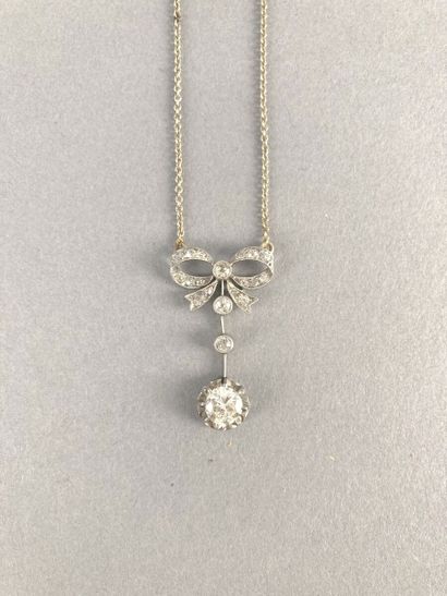 Collier articulé en or 750 millièmes et platine...