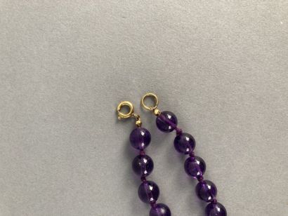 Collier de quarante boules d'améthystes choker,...