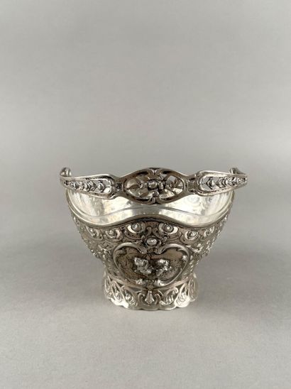 Panier ajouré en argent 800 millièmes à décor...