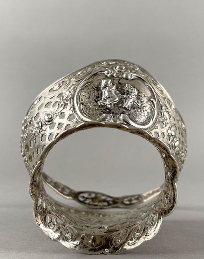 Panier ajouré en argent 800 millièmes à décor...