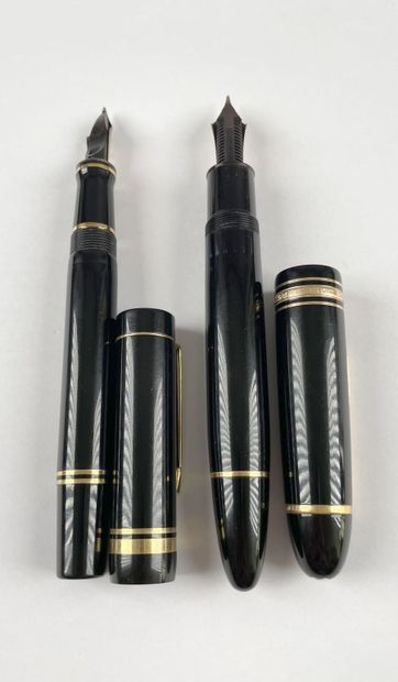 MONTBLANC
Stylo plume noir à décor de filets...