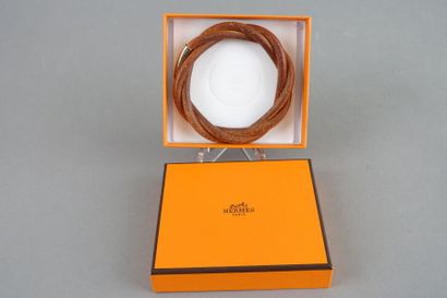 HERMÈS
Bracelet souple en cuir tressé, un...