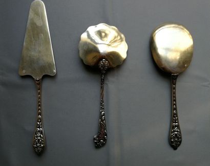 Trois pièces de service (pelle à glace, gâteau...
