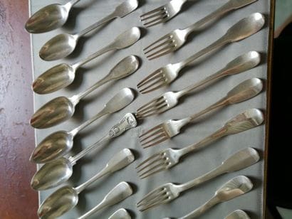 Treize cuillers et quinze fourchettes en...