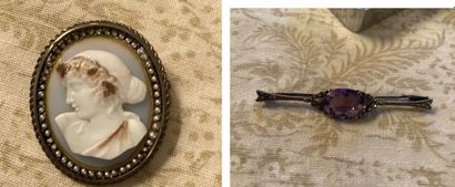 Lot comprenant une broche en argent sertie...