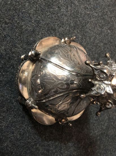 Paire de candélabres à six bras et sept lumières...