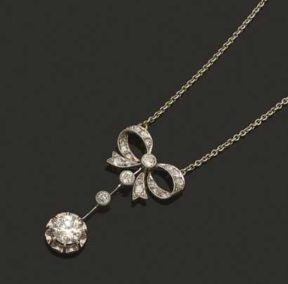Collier articulé en or 750 millièmes et platine...