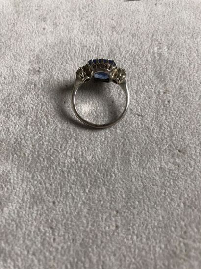 Bague en or gris 750 millièmes et platine...
