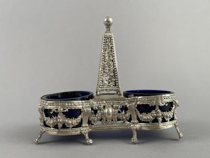 Salière double en argent, la prise en forme...