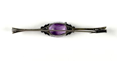 Lot comprenant une broche en argent sertie...