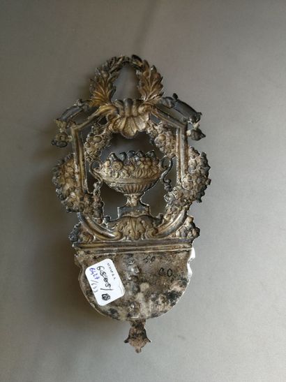 Bénitier en argent 800 millièmes décoré en...