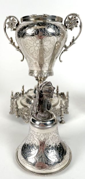 Paire de pots couverts en argent 800 millièmes...