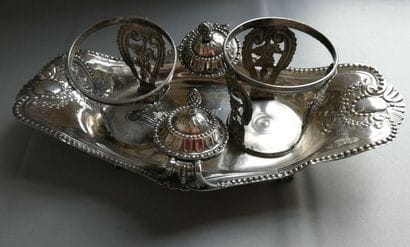 Monture d'huilier quadripode en argent, modèle...