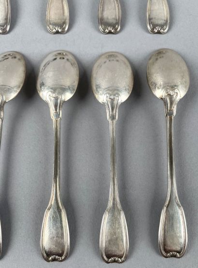Douze cuillers à moka en argent 950 millièmes...