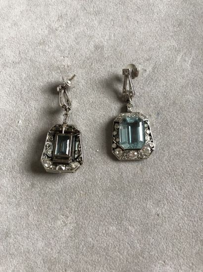 Paire de pendants d'oreilles en platine 850...