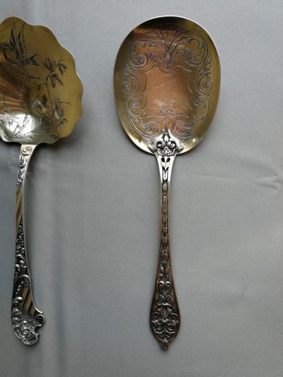 Trois pièces de service (pelle à glace, gâteau...