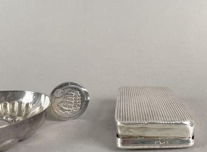 Lot en argent et vermeil 800 et 950 millièmes...