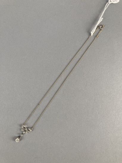 Collier articulé en or 750 millièmes et platine...