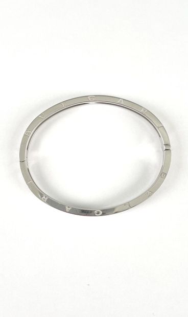 BULGARI
Bracelet rigide et ouvrant en or...