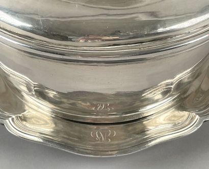 Soupière couverte de forme ronde en argent...
