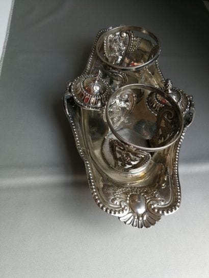 Monture d'huilier quadripode en argent, modèle...
