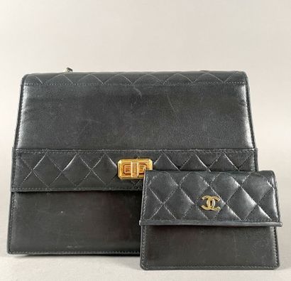 CHANEL, circa 1889-1990
Sac à main en cuir...