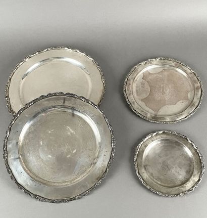 Cinq assiettes de présentation et deux petites...