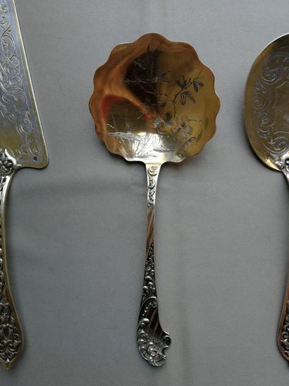 Trois pièces de service (pelle à glace, gâteau...