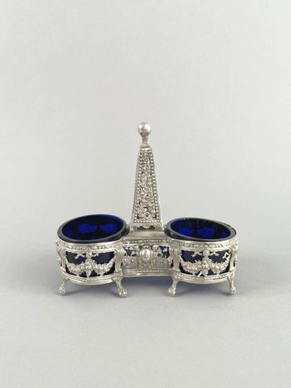 Salière double en argent, la prise en forme...