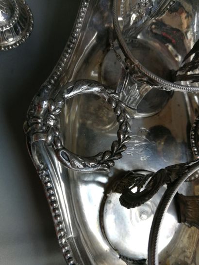 Monture d'huilier quadripode en argent, modèle...