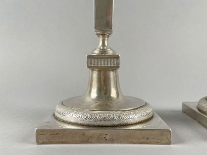 Paire de flambeaux et leurs bobèches en argent...
