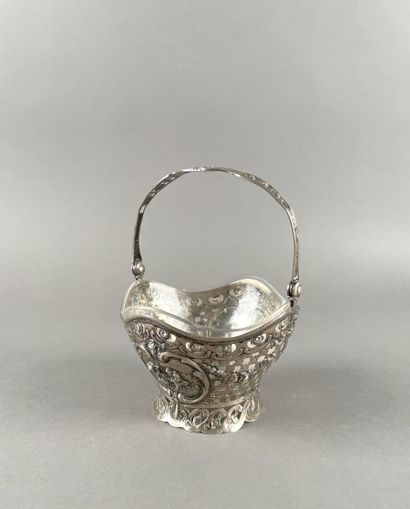 Panier ajouré en argent 800 millièmes à décor...