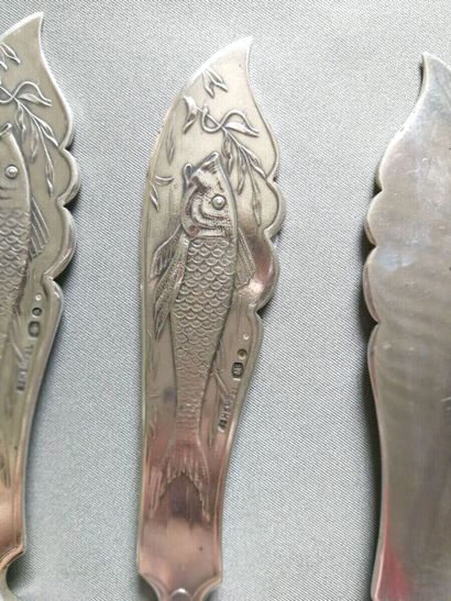 Six couverts à poisson en argent 800 millièmes...