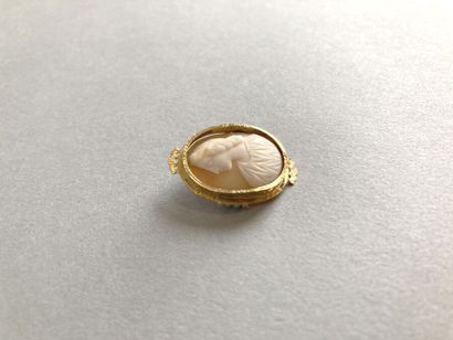 Broche en or jaune 750 millièmes ornée, au...
